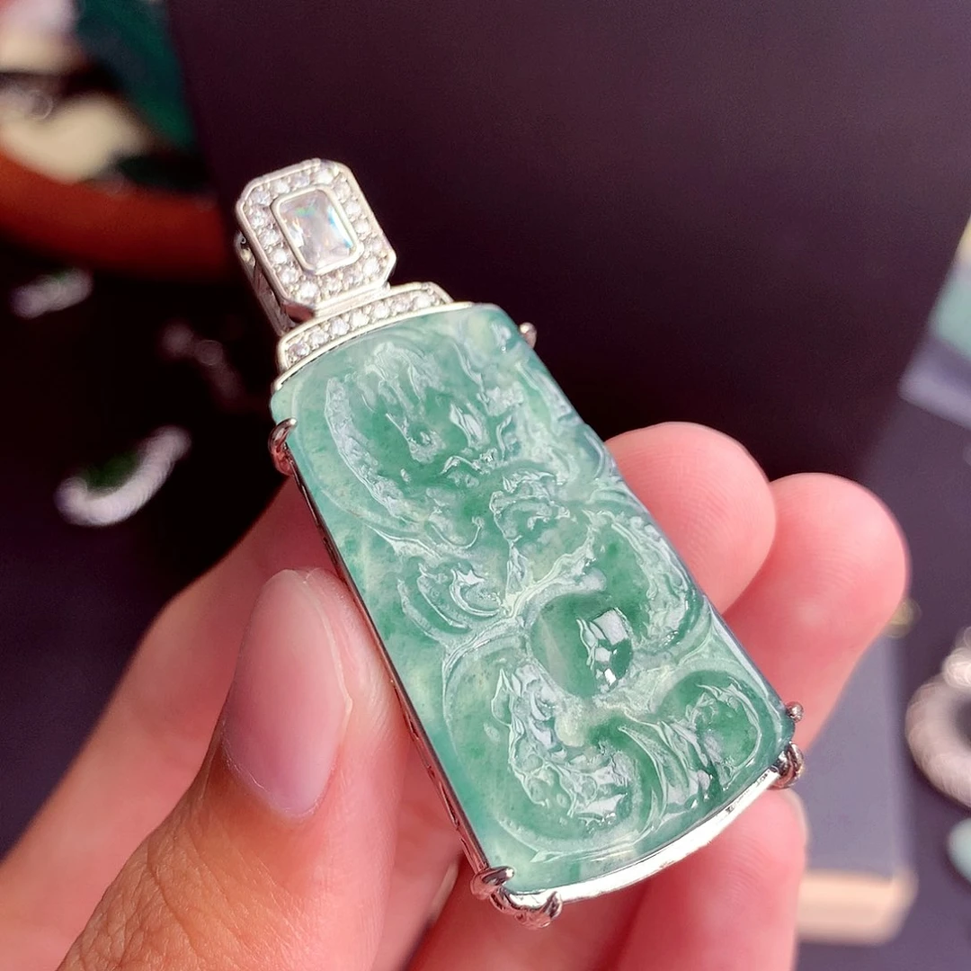 翡翠未镶嵌颈饰挂件
