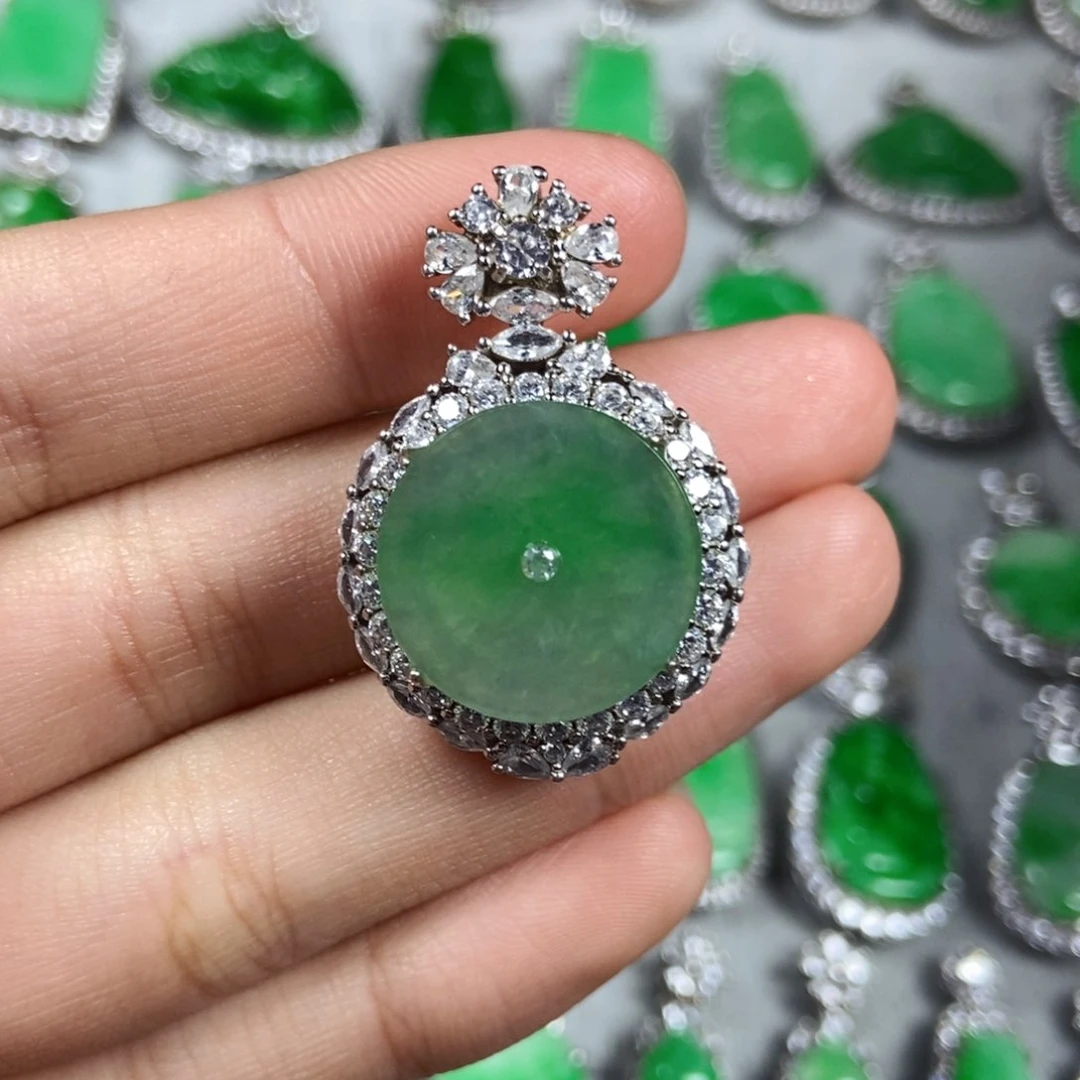 颈饰未镶嵌翡翠平安扣