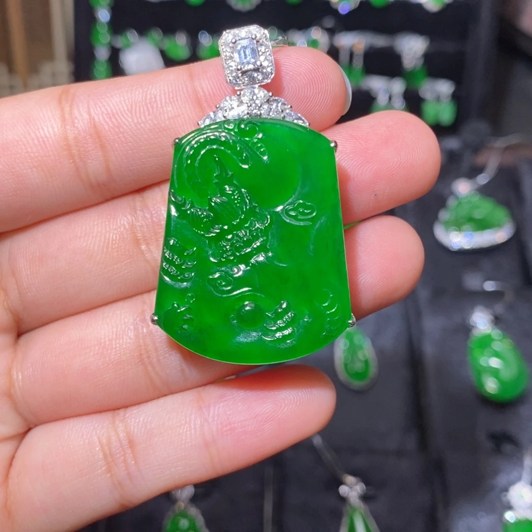 颈饰18K金镶嵌翡翠天然翡翠