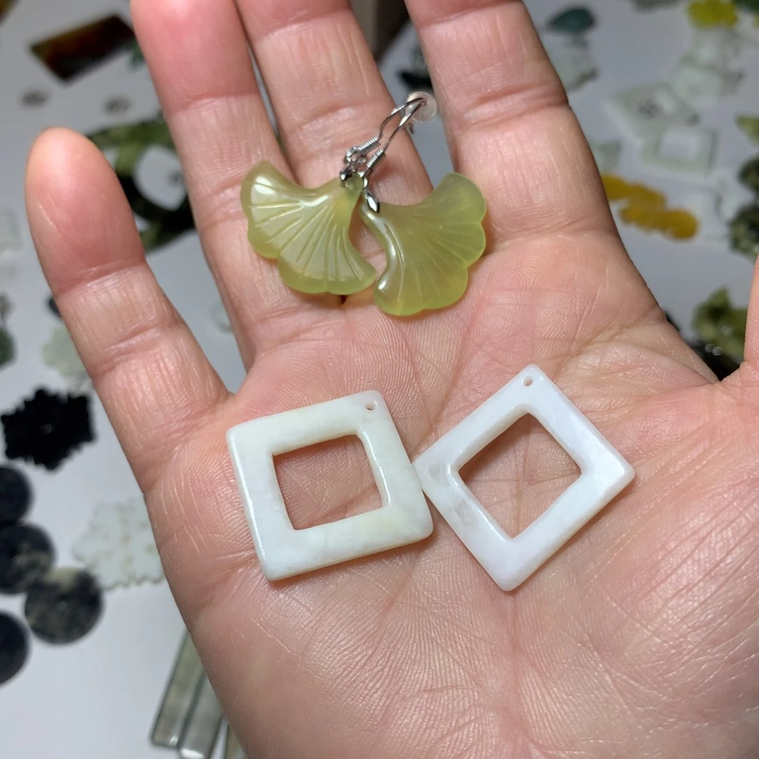 蛇纹石玉耳饰未镶嵌