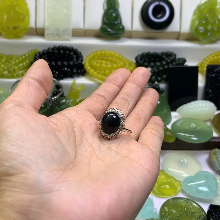 【闪购商品】未镶嵌蛇纹石玉颈饰苏**意