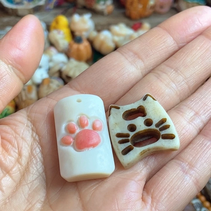 墨****?配饰驼骨雕刻小猫牌子