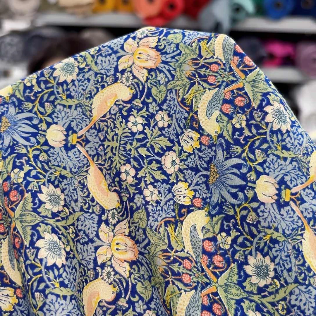 棉国现打折莫里斯80支高支棉藏蓝草莓小偷一米