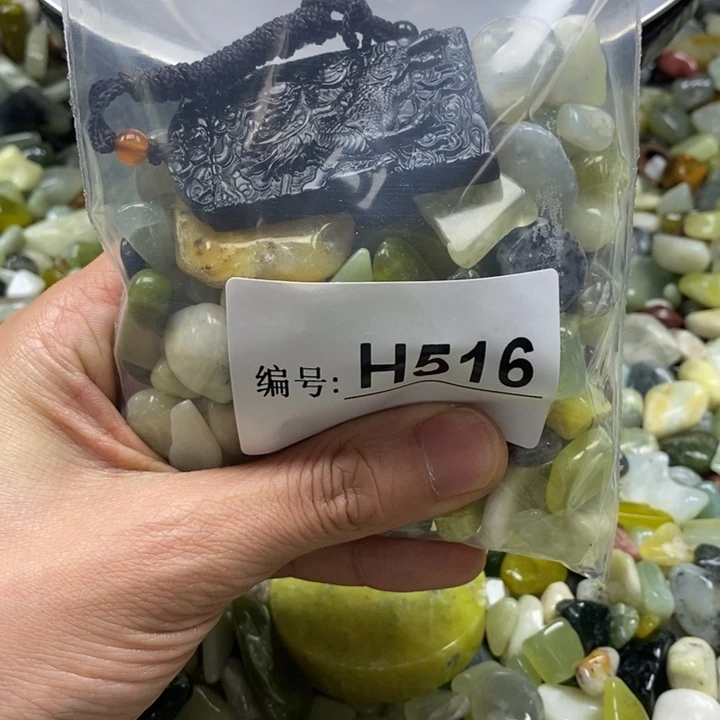 蛇纹石玉鱼缸石未镶嵌