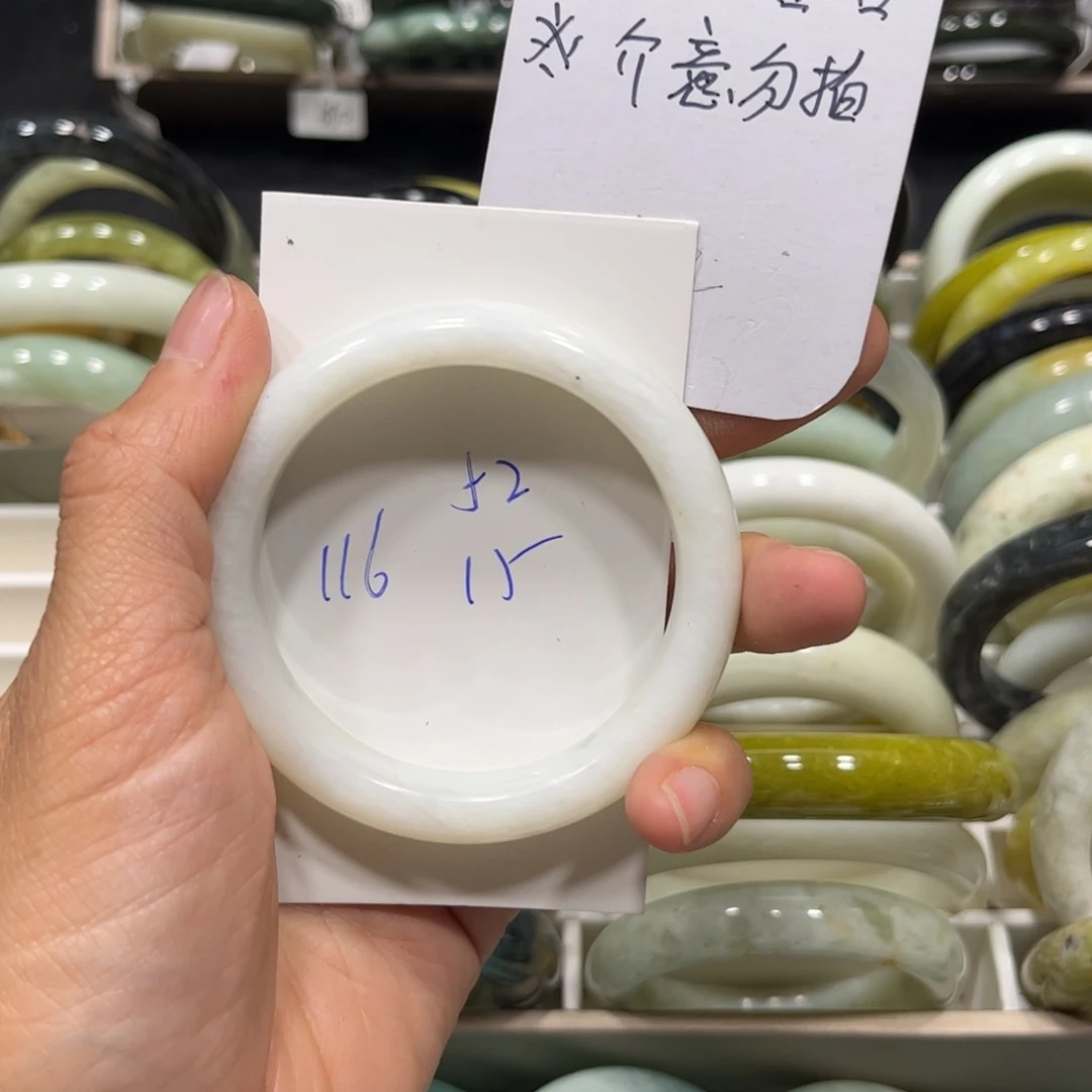 蛇纹石玉未镶嵌手镯