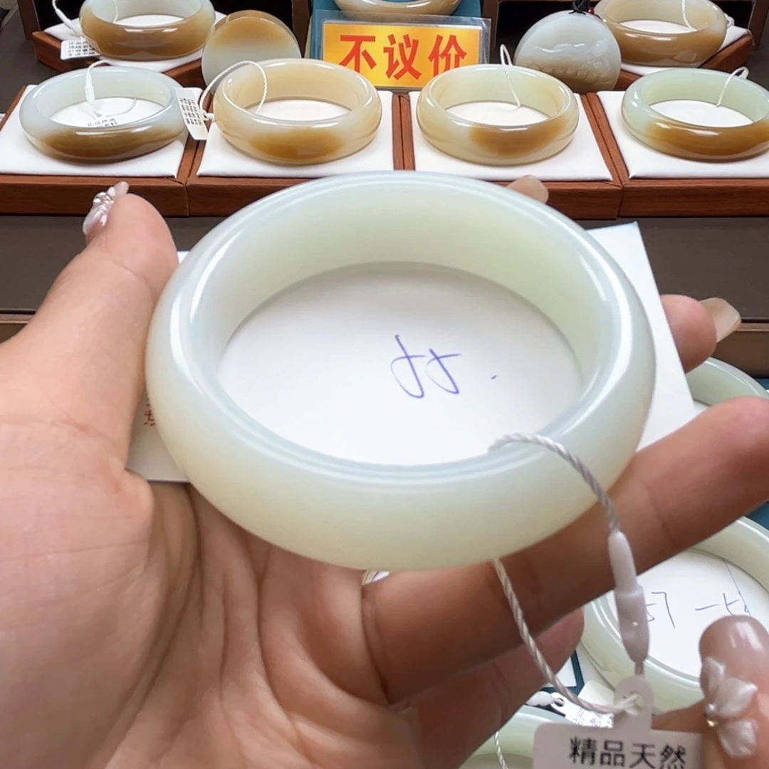未镶嵌手镯和田玉