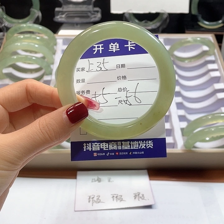 蛇纹石玉手镯未镶嵌