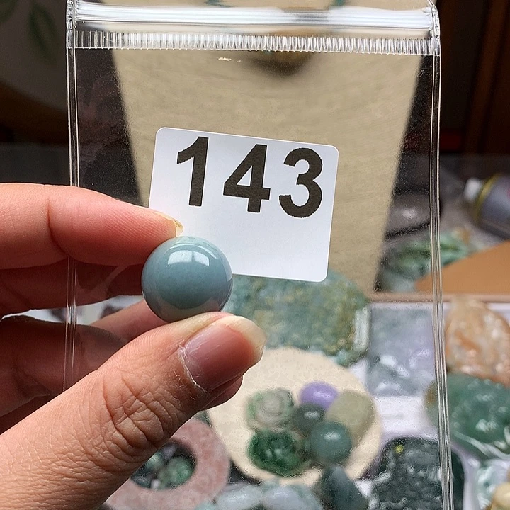 翡翠颈饰未镶嵌夏***珠翡翠