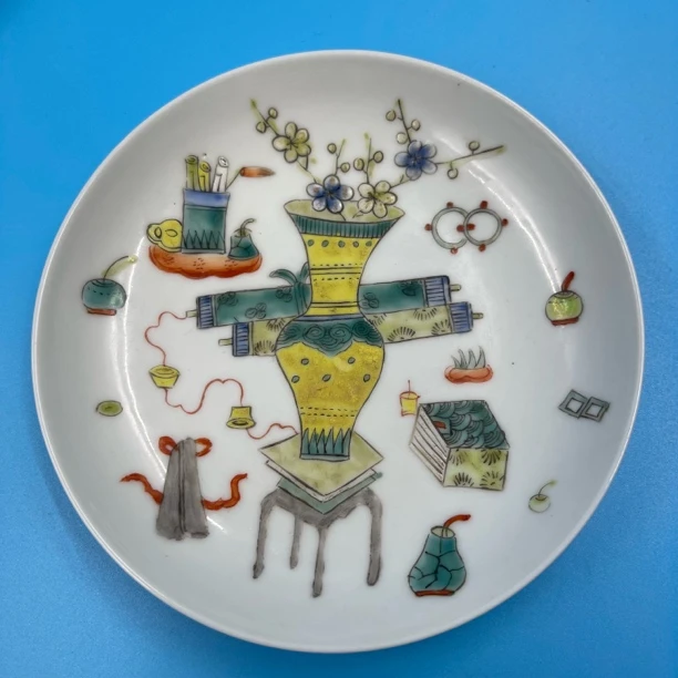 粉彩花蝶纹赏盘