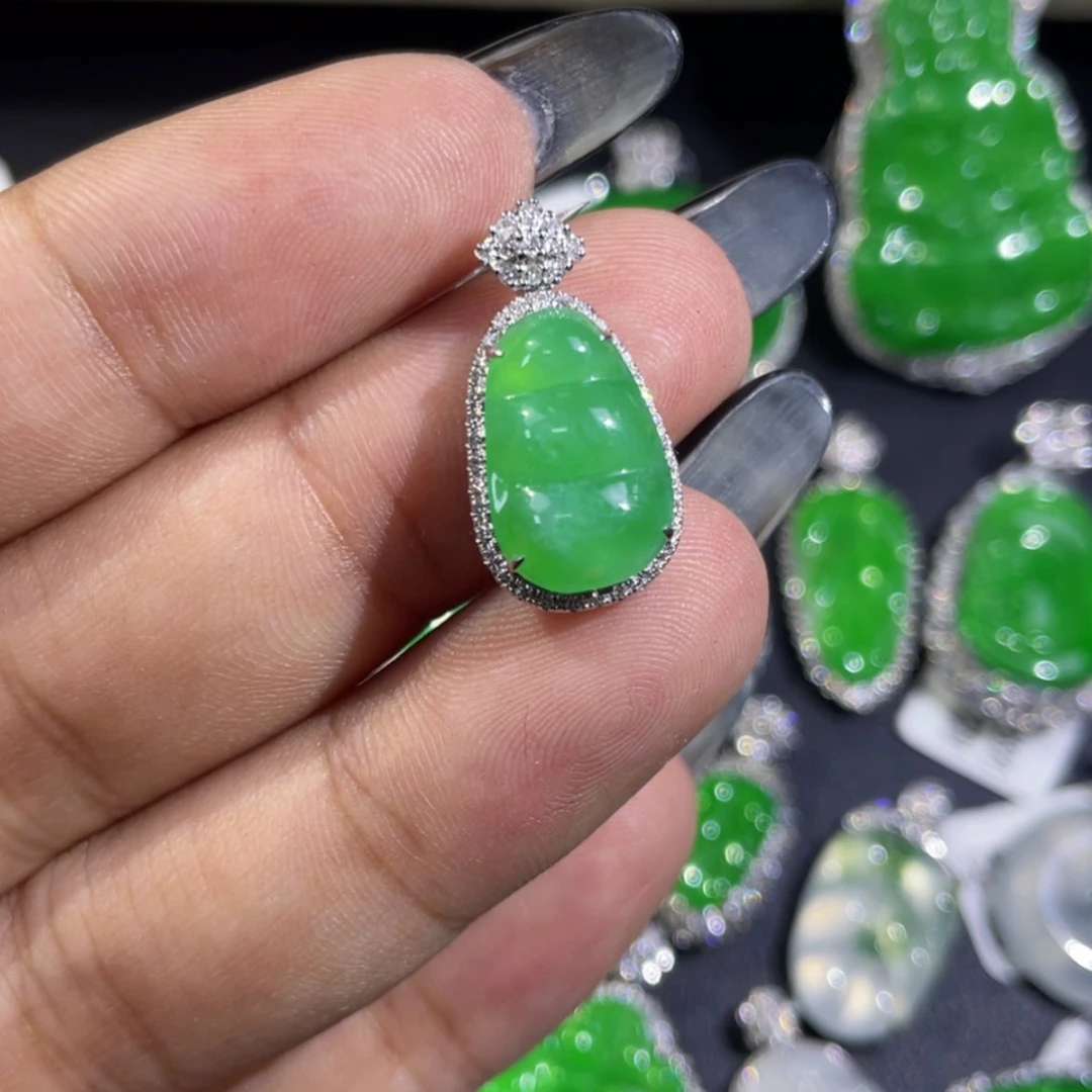 【闪购商品】翡翠18K金镶嵌颈饰