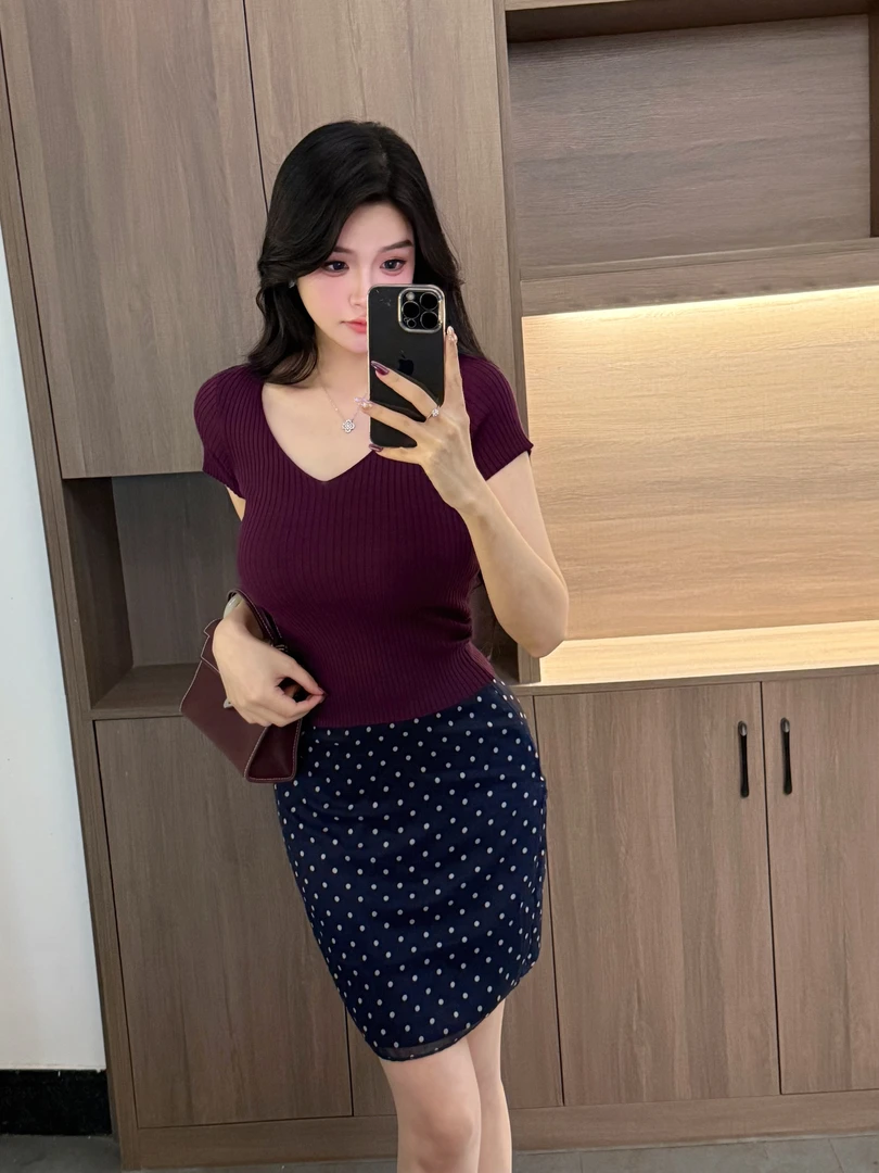 好白好欲/纯欲显白御姐基础款V领针织短袖收腰T恤