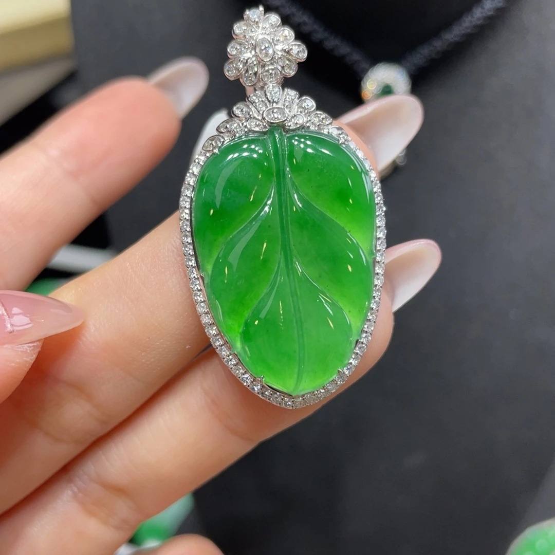 翡翠颈饰18K金镶嵌天然缅甸翡翠a货