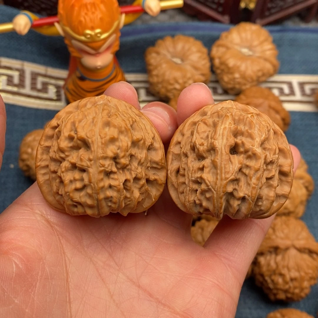 文玩核桃把件40精品三角白
