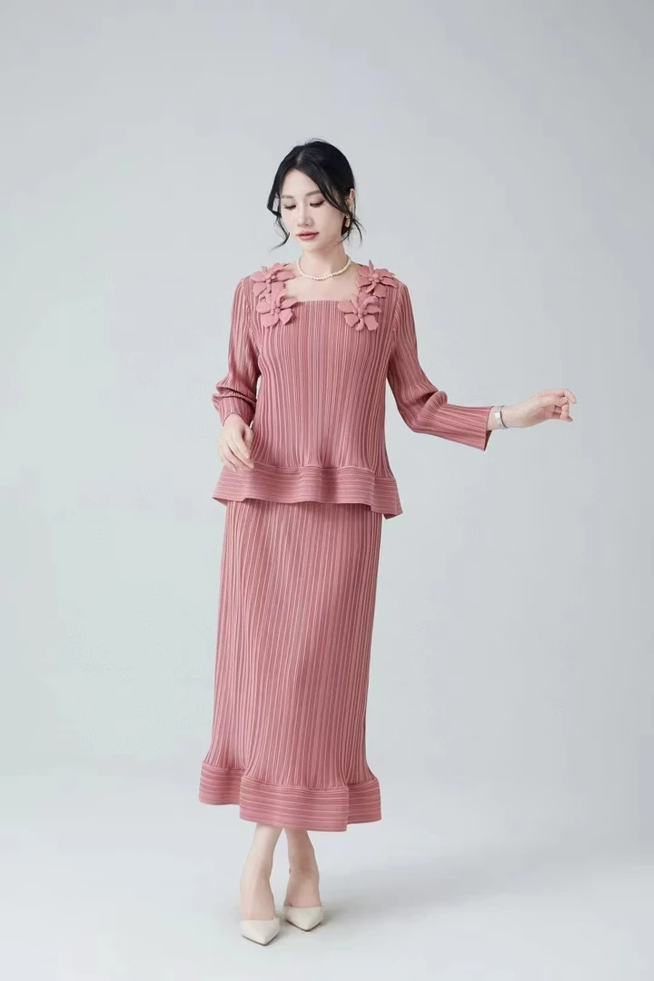 2025新款褶皱裙子套装气质时尚优雅大气宽版荷叶边设计上衣裙子