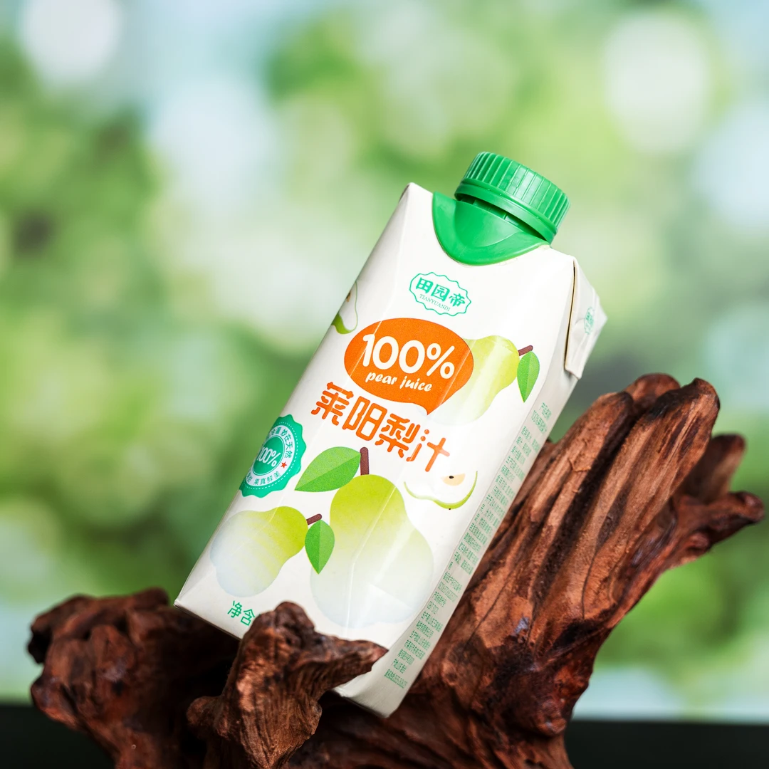 100%莱阳梨汁，汁体澄澈透亮，入口带着莱阳梨独有的清甜回甘。