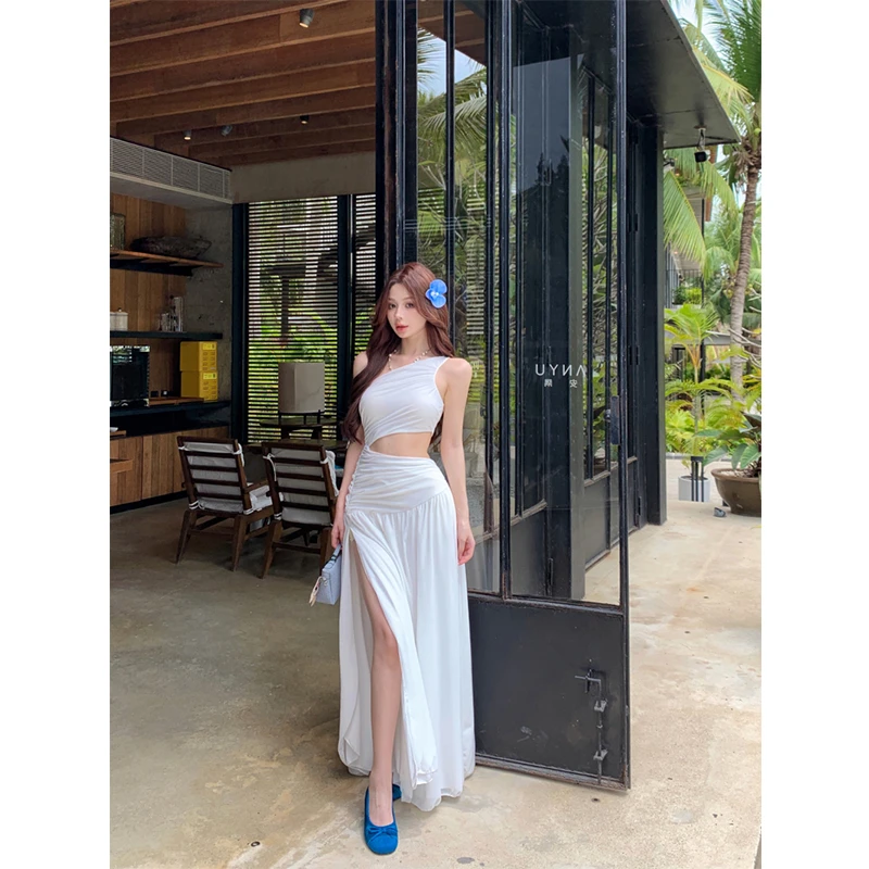 纯欲风辣妹性感镂空斜肩连衣裙女设计感重工褶皱收腰显瘦仙女长裙