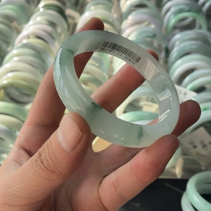 改***己翡翠未镶嵌手镯翡翠手镯