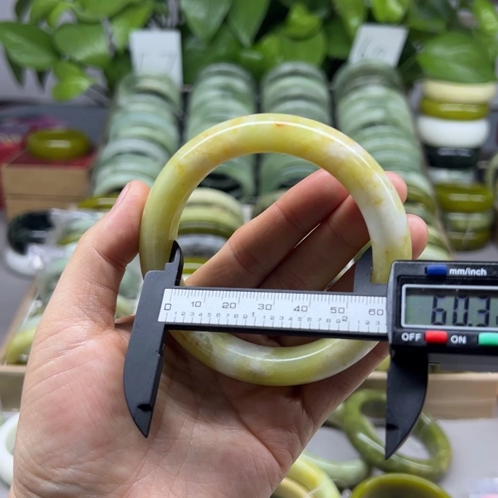 蛇纹石玉未镶嵌手镯56