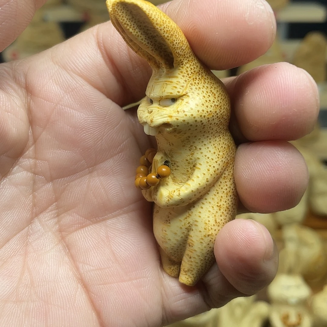艳***儿竹竹根雕兔子手把件