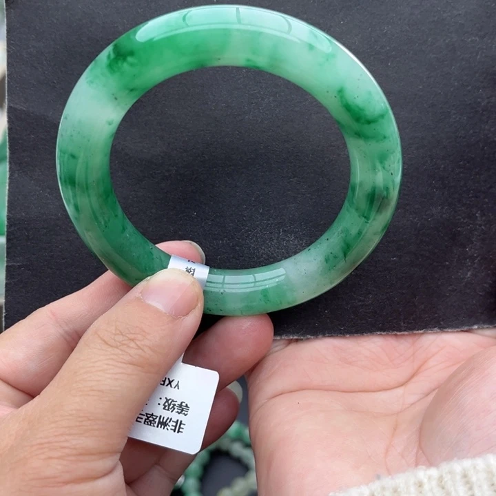 石英质玉未镶嵌手镯55/56