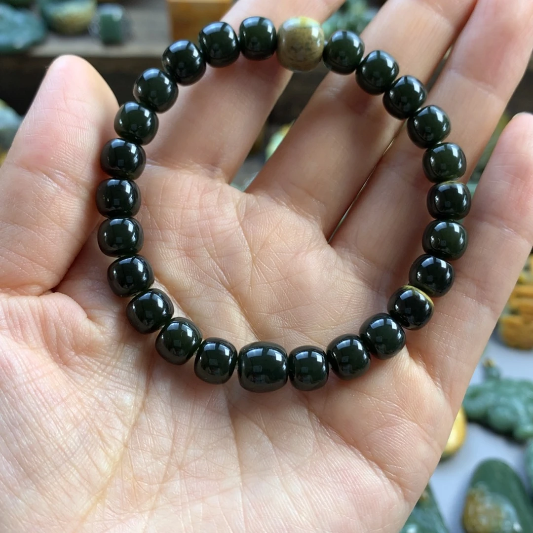 凡***盧未镶嵌岫岩河磨玉（透闪石质玉）珠宝奇石