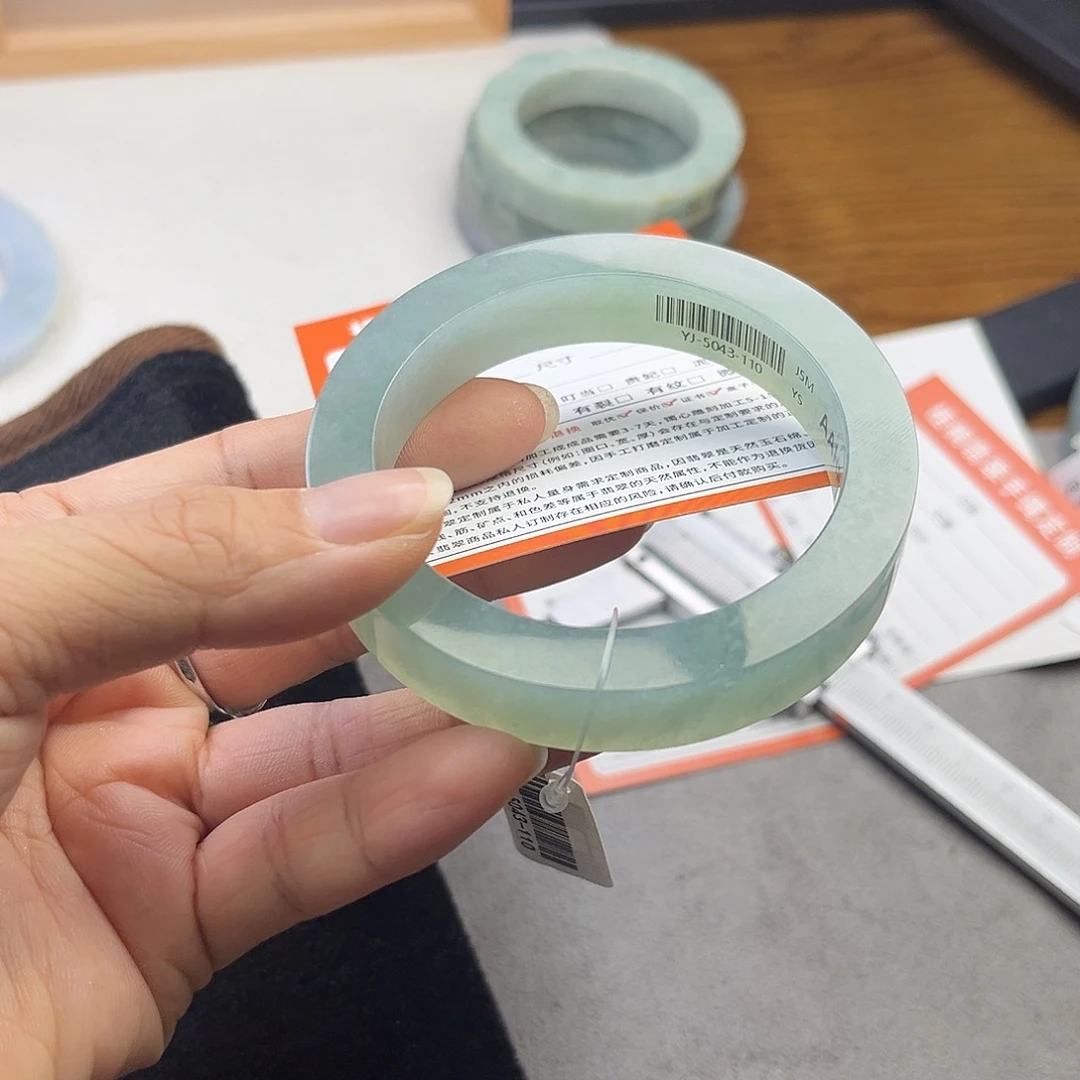 定制翡翠sz未镶嵌小**姐翡翠手镯