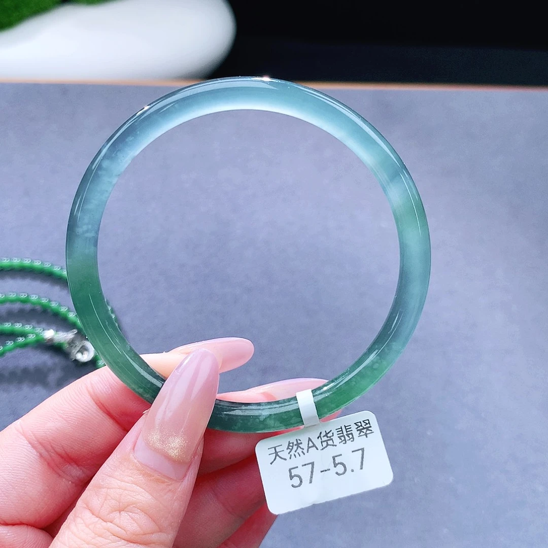 未镶嵌手镯（圆镯）翡翠