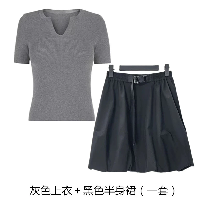 新款2025女士时尚百搭夏季显瘦修身针织衫简约薄款休闲短裙套装