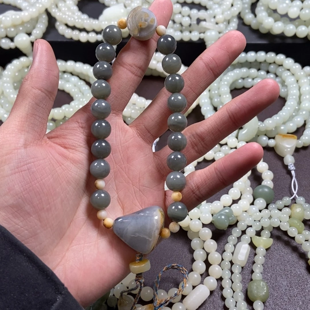 和田玉未镶嵌把件