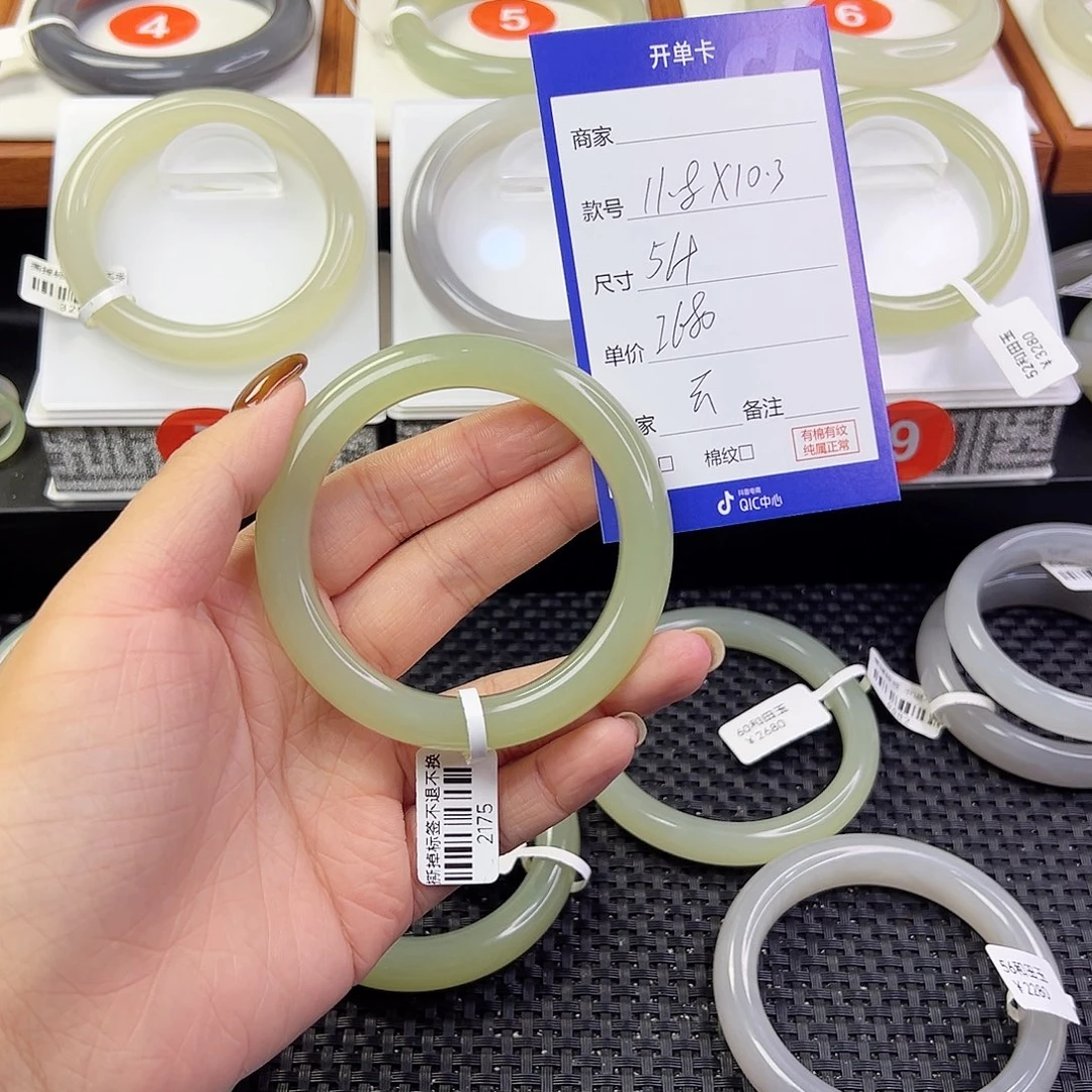 云***@和田玉未镶嵌手镯