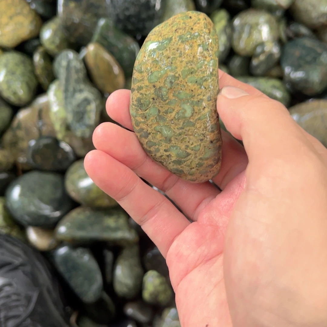 菱锰矿（红纹石）未镶嵌藏玉云**清