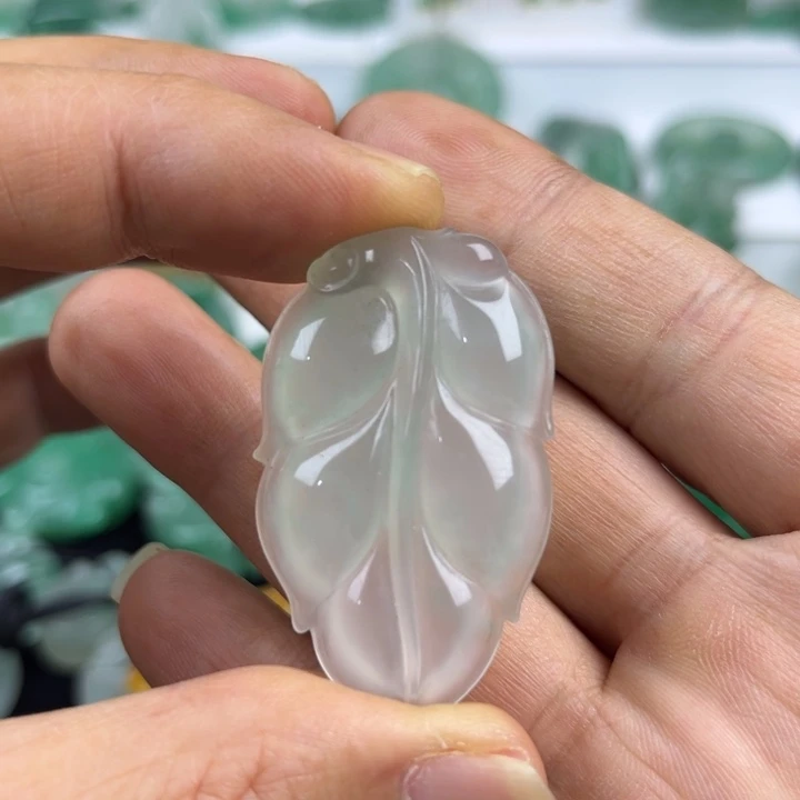 石英质玉未镶嵌颈饰