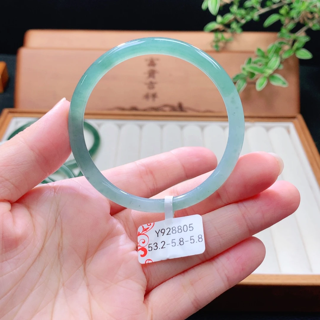 翡翠未镶嵌手镯（圆镯）