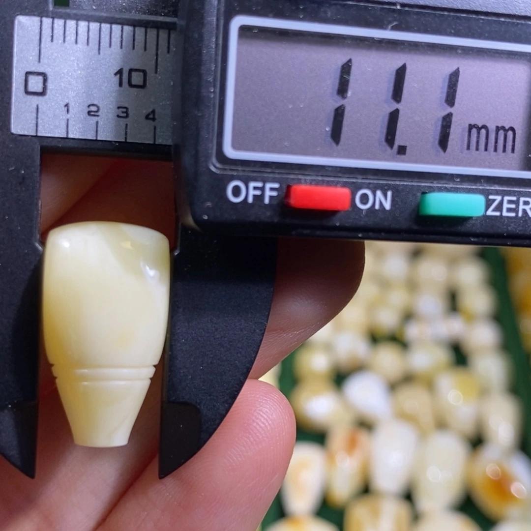 蜜蜡未镶嵌裸石配饰