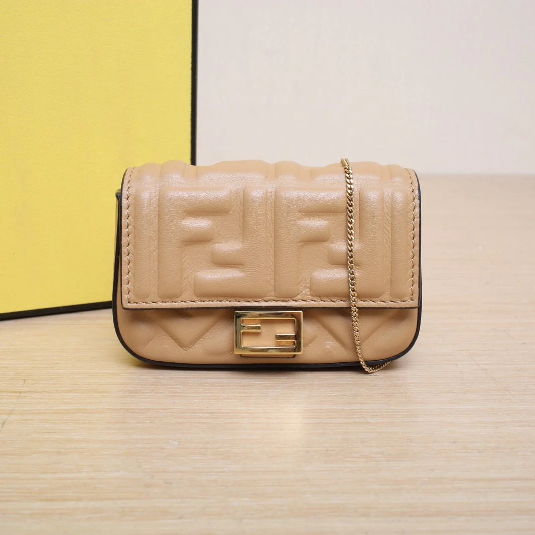 99新 FENDI/芬迪 【花花】棕色 皮革S 法棍 mini 链条包