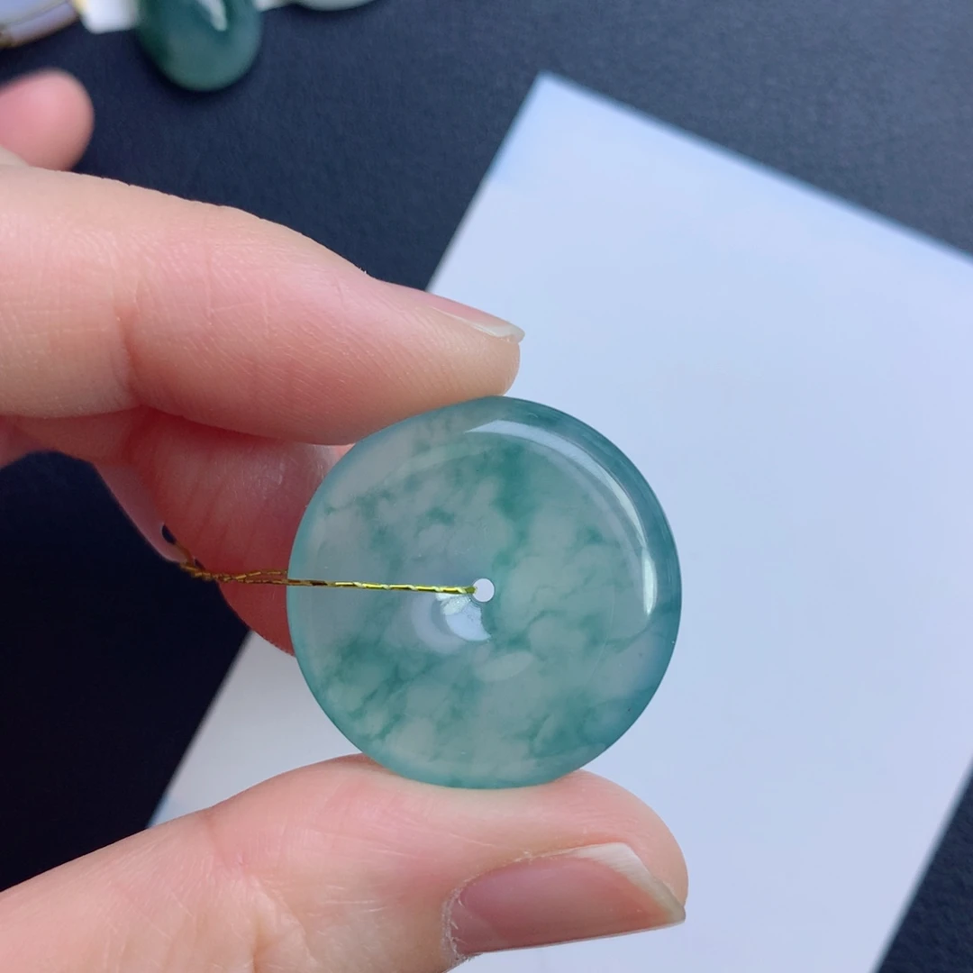 翡翠未镶嵌颈饰平安扣