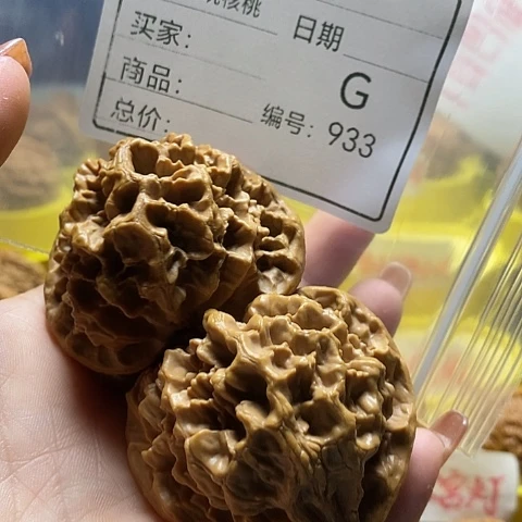 雨***空文玩核桃吊坠自产自销……