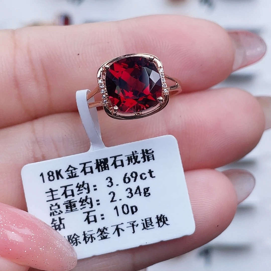 18K金镶嵌戒指石榴石