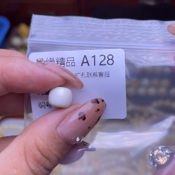 琥珀未镶嵌裸石琥珀