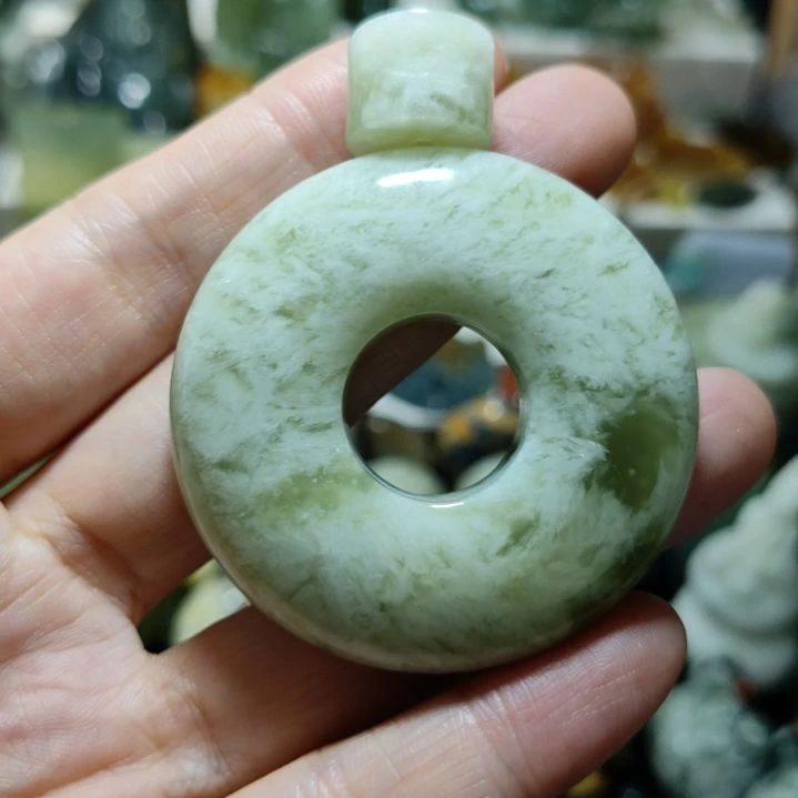 岫玉未镶嵌平安扣