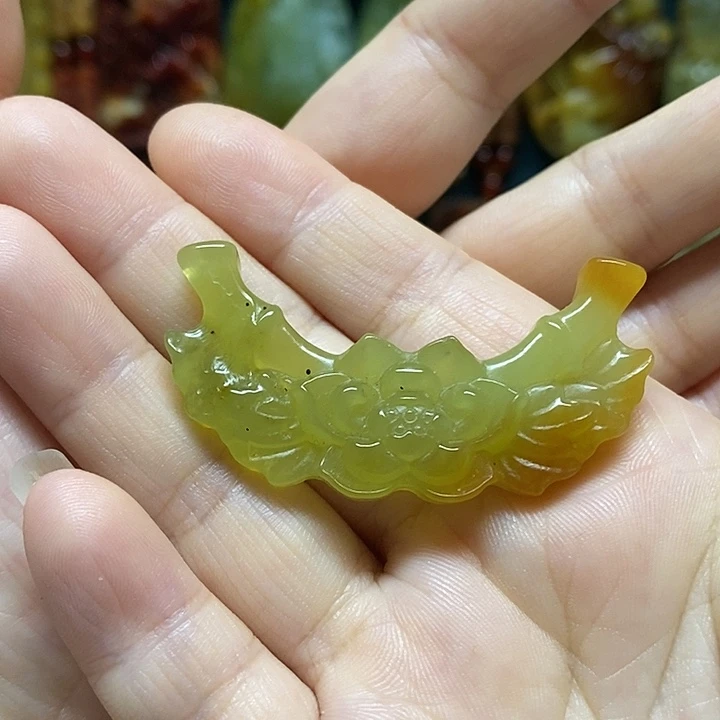 未镶嵌岫玉吊坠(赠链)