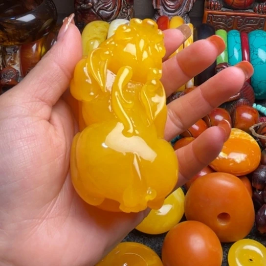 琥珀手串未镶嵌张**。蜜蜡