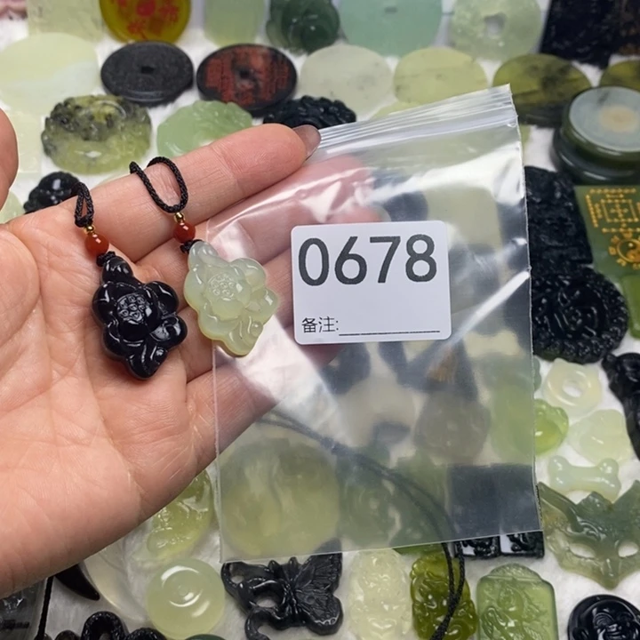蛇纹石玉颈饰合金冒*
