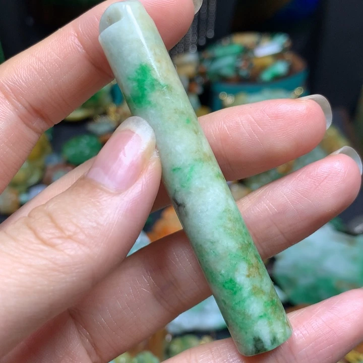 翡翠未镶嵌颈饰lkjjkk