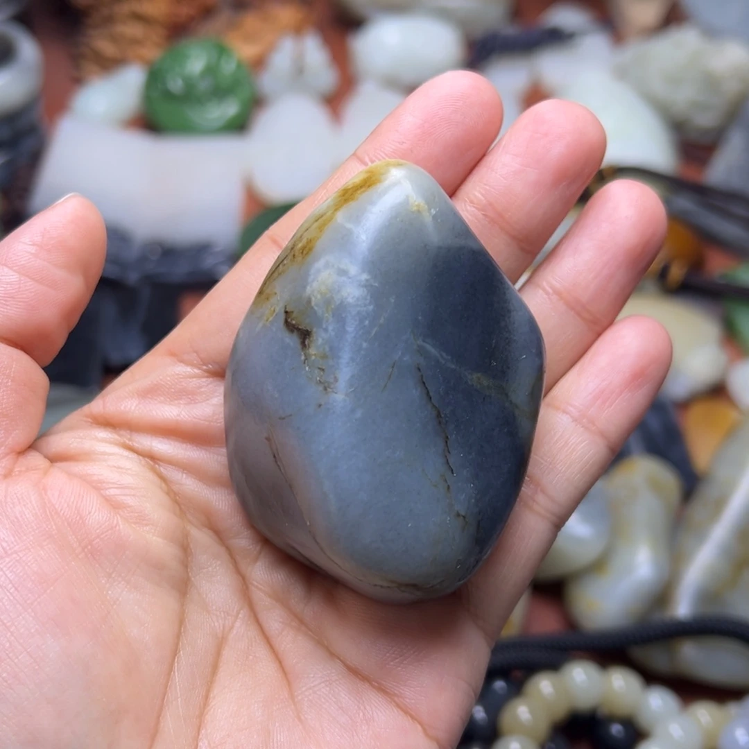 和田玉未镶嵌把件