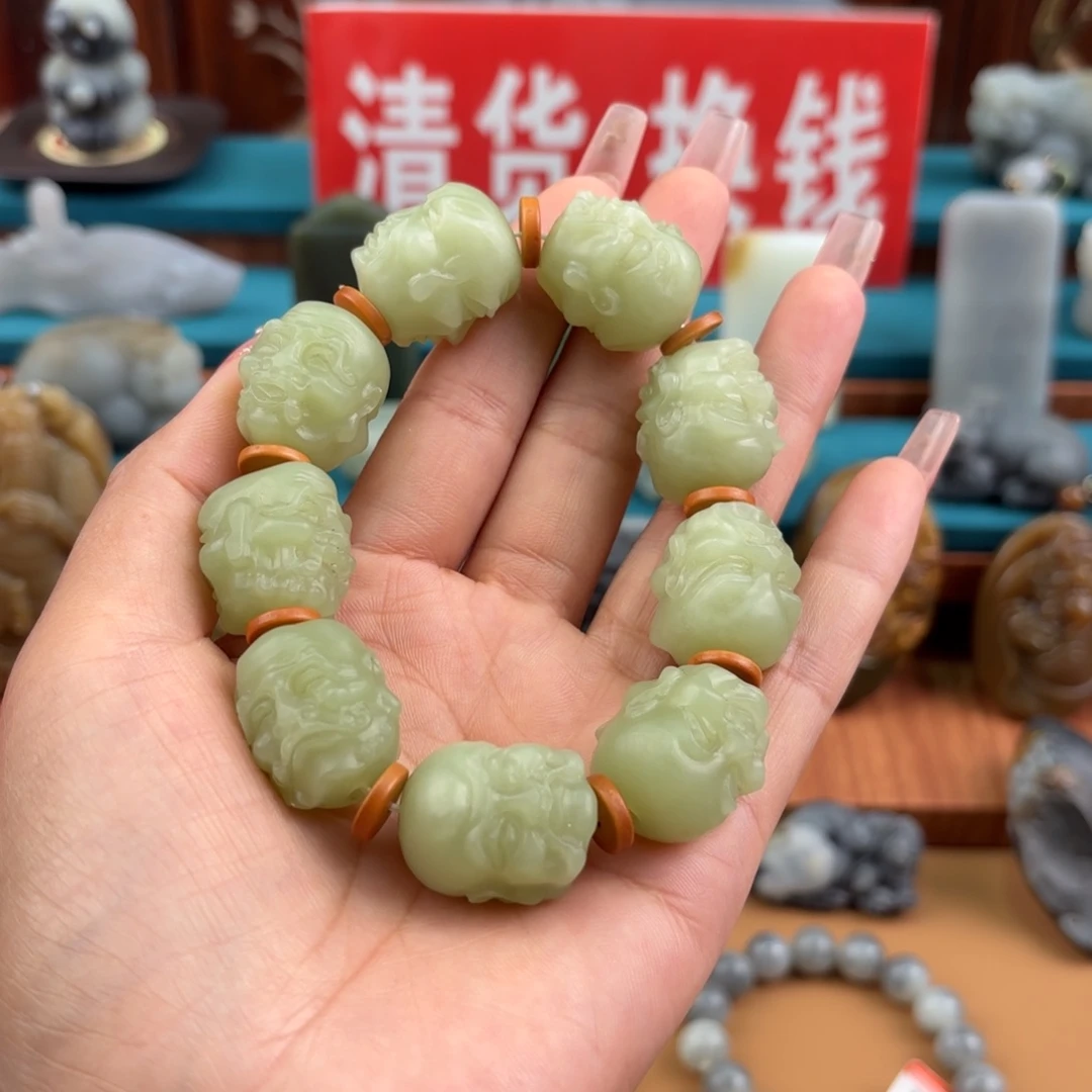 灰***狼和田玉未镶嵌挂件