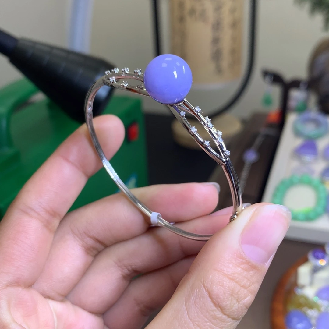 翡翠颈饰18K金镶嵌翡翠