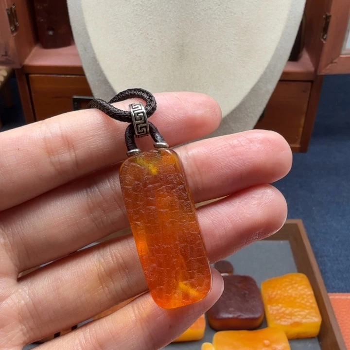 蜜蜡未镶嵌吊坠(赠链)