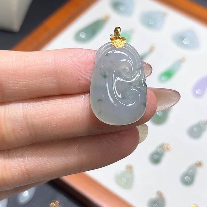 翡翠18K金镶嵌颈饰