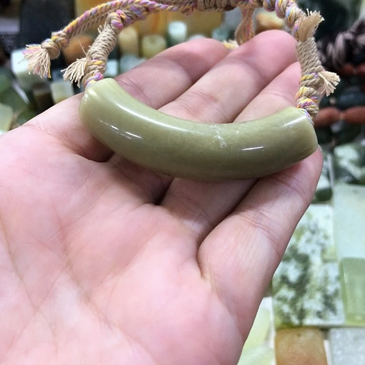 蛇纹石玉未镶嵌手牌